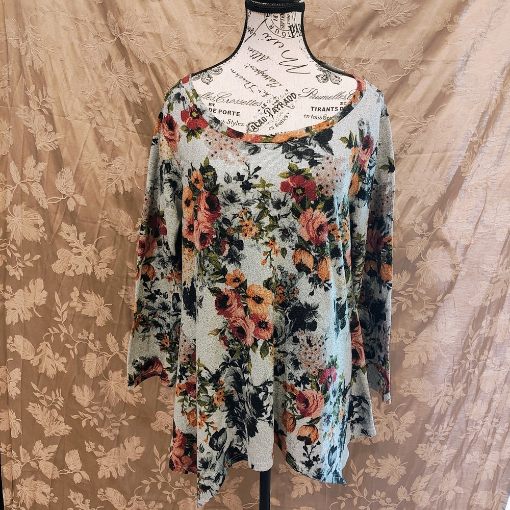 Green Envelope Los Angeles Floral Long Sleeve Flowy Blouse, 1X, Like New!